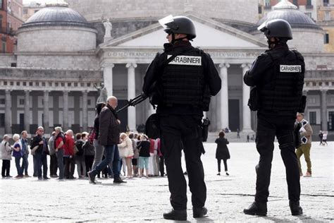 Da Roma A Milano Feste Blindate In Italia Allerta Forze Speciali La