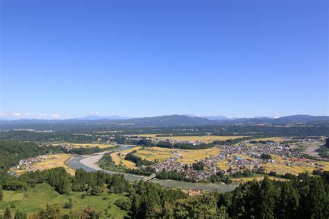 川の展望台（河岸段丘と信濃川の展望台） つなんのツーリズム