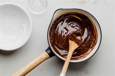 Chocolate Glaze Recipe For Cakes And Desserts