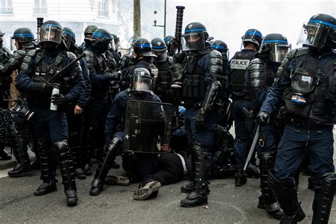 En Images Commerces D Grad S Affrontements Avec La Police Et Canons