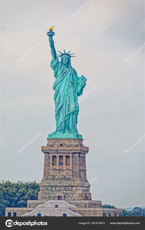 Statue of Liberty on Liberty Island, New York — Stock Photo © dbajurin ...