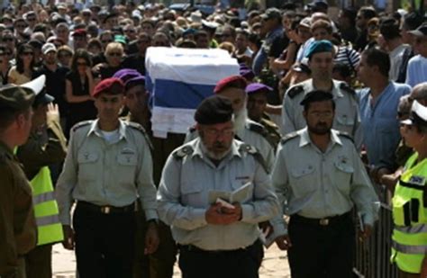 Miles De Israel Es Asisten A Los Funerales De Soldados Devueltos Por