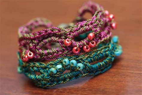 Eye Catching Crochet Bracelet Tutorials