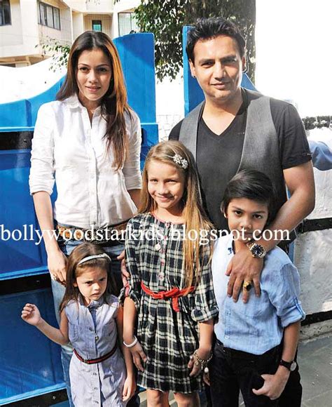 Bollywood Star Kids: Mark Robinson With His 3 Children and Wife ...