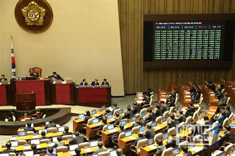 한국 필리버스터 세계 최장 기록 경신 “더민주 소속 의원 전원 참여 신청” 일요신문