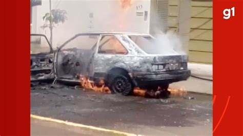 Carro Pega Fogo E Fica Completamente Destru Do Em Campo Grande Veja