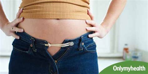 मेनोपॉज के बाद क्यों फूलता है महिलाओं का पेट जानें कारण बचाव के टिप्स Menopause Bloating