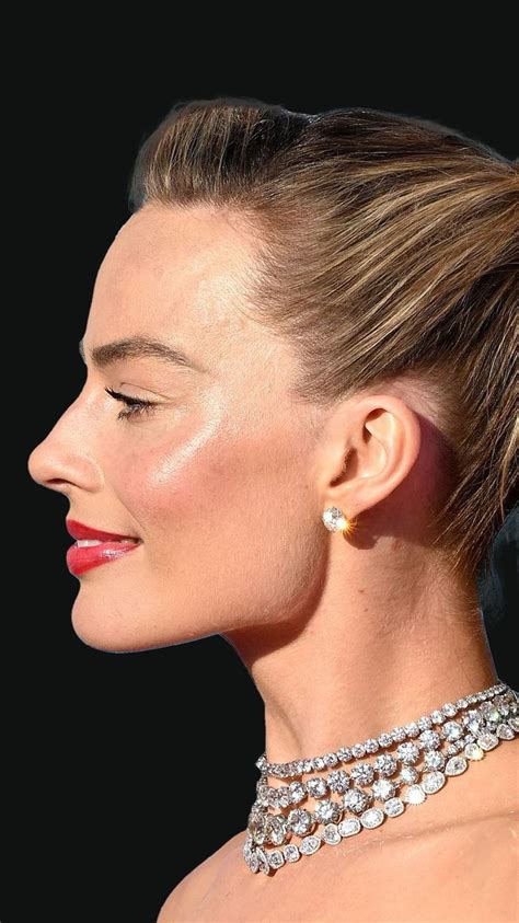 Margot Robbie S Polished Skin And Glitter Nails Is Hands Down Her