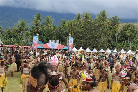 Kirab Budaya Peserta KMAN Ke VI Di Jayapura Media Pustaka Papua