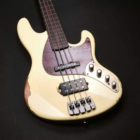 TM4 Fretless Creme Hardcore Aged