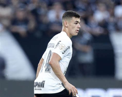 Volante Revelado Pelo Corinthians Aparece Entre As Maiores Promessas