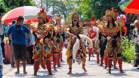 KERENJARANAN JARAN KEPANG DRUMBAND DEWA DEWI AL HUDA DI DESA WERDOYO