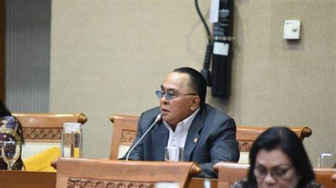 Profil Ismail Thomas Anggota Komisi I DPR RI Yang Jadi Tersangka Kasus