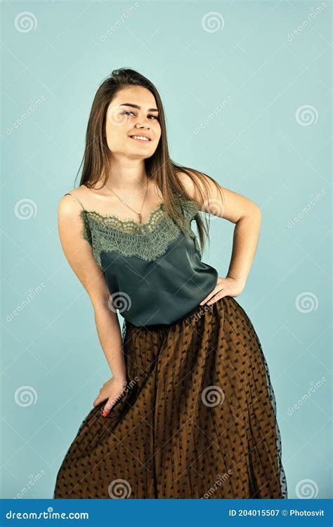 Modelo De Moda De Chica Lace Blouse Blusa Nude Hombros Concepto De Conjunto De Fiesta Imagen De