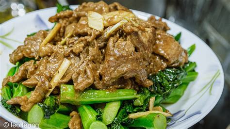 《廣東話影片》香港人的味道回憶——沙嗲牛肉炒芥蘭，潮州人的家常菜，我每次去潮州人牛肉店必點菜式，現在家裡也能做出一樣的味道，香氣四溢，牛肉嫩滑