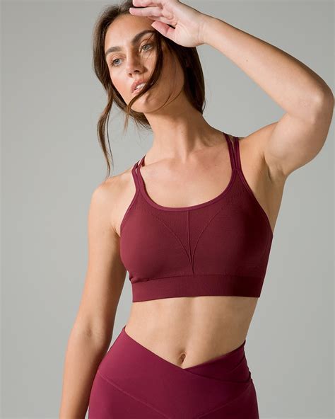 Seamless Strappy Back Sport Bra Soma