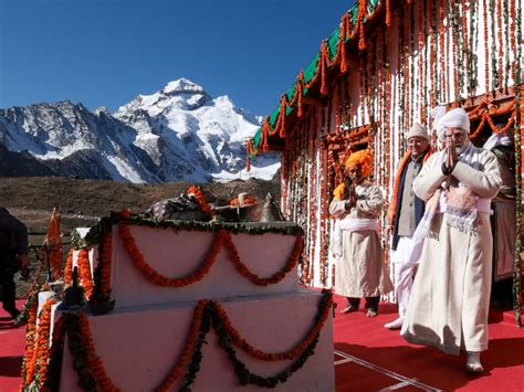 Modi In Uttarakhand Pm Performs Puja Darshan At Parvati Kund Wears