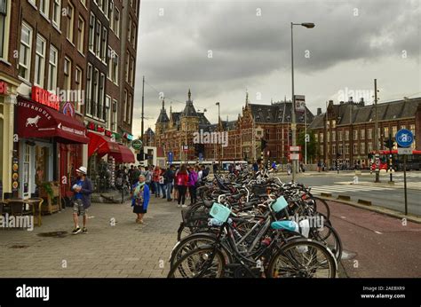 Amsterdam Holanda En Agosto De 2019 Vista Lateral De Las Tres