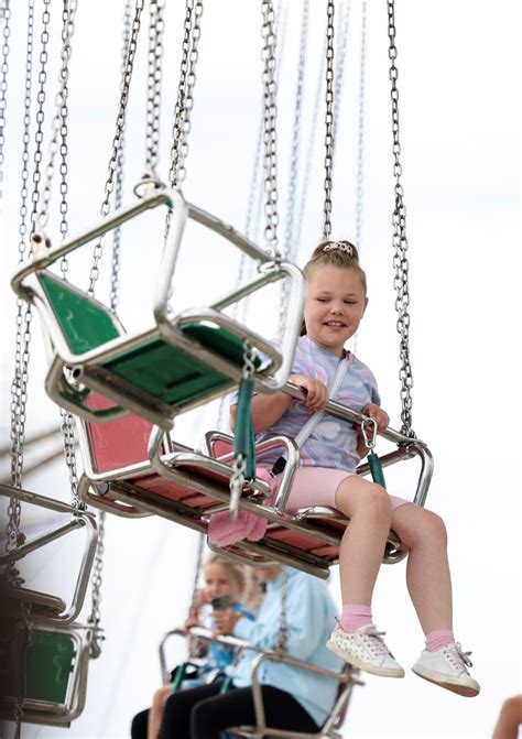 Families Enjoy A Day At The Hoppings As Funfair Returns To Newcastles Town Moor Chronicle Live