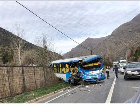 San José de Maipo Colisión entre bus de pasajeros y camión deja 8