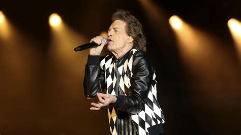 Mick Jagger Volvió A Cantar Tras La Operación De Corazón Bailó Saltó