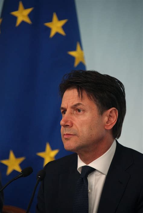 Coronavirus Giuseppe Conte Ha Presentato Il Nuovo Dpcm