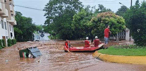 Chuva Em Sc Eleva N Vel De Rios E Deixa Fam Lias Ilhadas Em Cidades