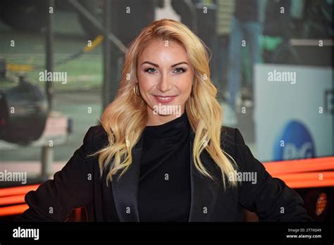 Anna Carina Woitschack Beim RTL SPENDENMARATHON En DEM EMG Studios En