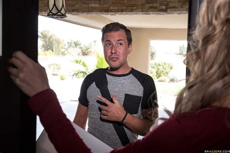 Cherie Deville Plasster Cast Porn Pic