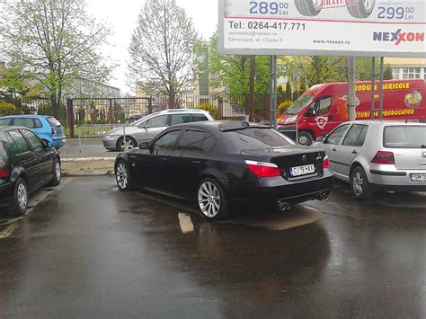 Un Cocalar Cu Bmw N Parcare La Kaufland Are Nevoie De Dou Locuri