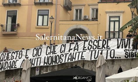 Video Al Duomo Lultimo Saluto A Gianni Novella Andare Avanti