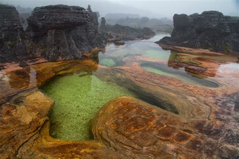 Natural pool, Mount Roraima photo on Sunsurfer