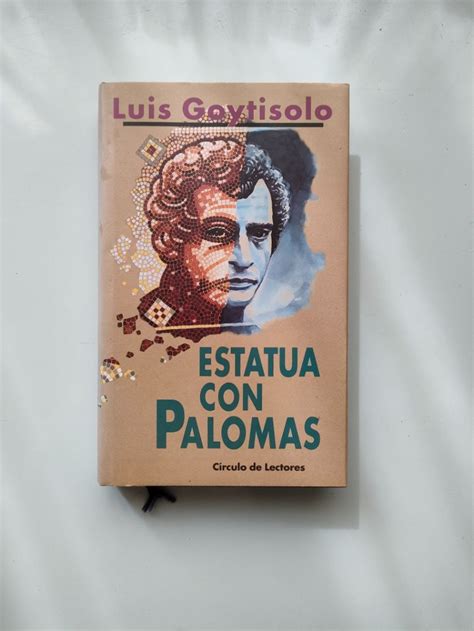 Estatua con palomas Amica Librería solidaria