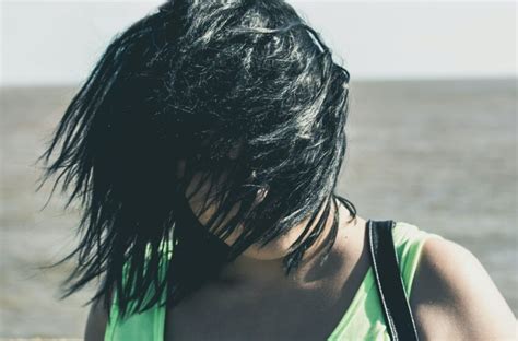 Comment se débarrasser des cheveux gras naturellement