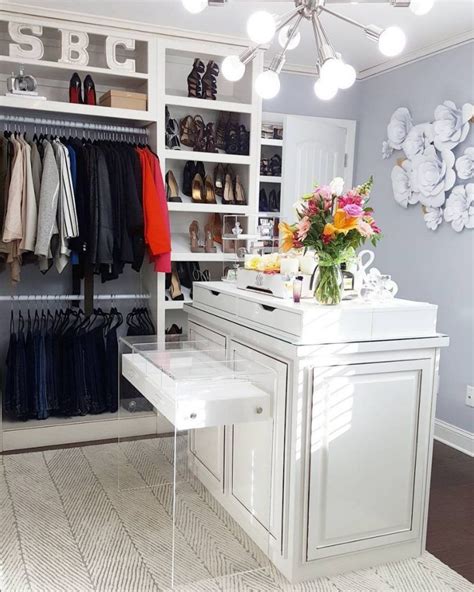 19 Chic Ways To Organize Your Walk In Closet