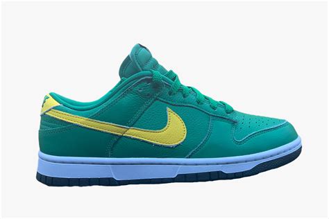 NIKE CUSTOM DUNKS GREEN (YELLOW SWOOSH) – KICKSTAS