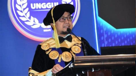 Pimpin Wisuda Rektor Umb Sebut Mahasiswa Siap Hadapi Tantangan