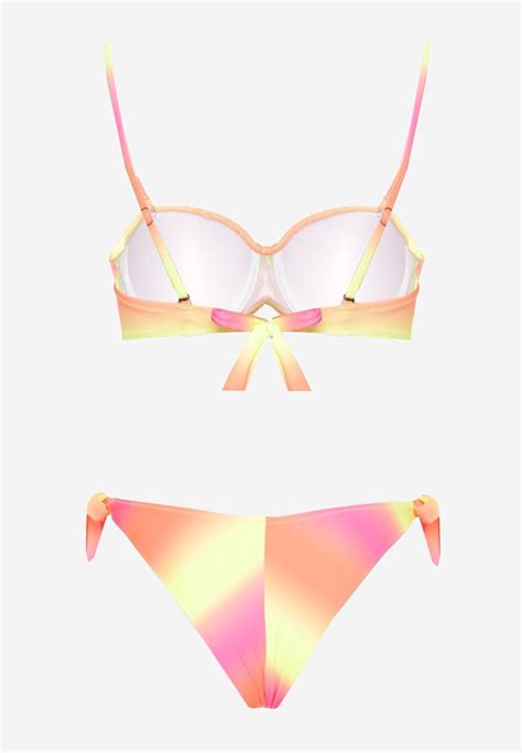 Fuksjowe Bikini Majtki Typu Figi I Biustonosz Z Marszczeniem W Geometryczny Wz R Kinnira Renee