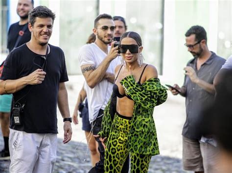 Jornal Correio Veja Detalhes Do Clipe De Anitta Cardi B E L O