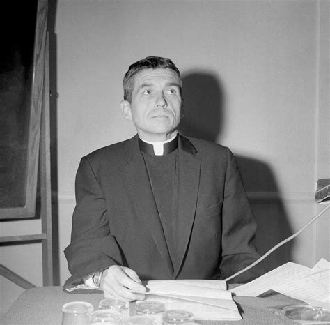 The Life Of Pacifist Priest The Rev Daniel Berrigan The Washington Post