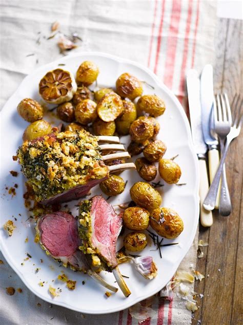 Lamm mit Kräuterkruste und Ofenkartoffeln Rezept EAT SMARTER