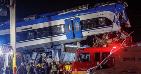 Devastador Choque De Trenes En San Bernardo Dos Muertos Y Nueve