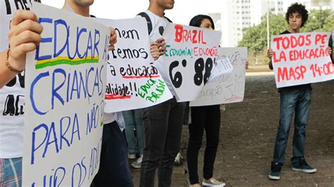 Fotos Estudantes protestam em SP por melhorias na educação evento foi