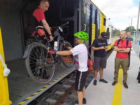 Wagon rowerowy Kolei Dolnośląskich wyruszył z Wrocławia do Świdnicy