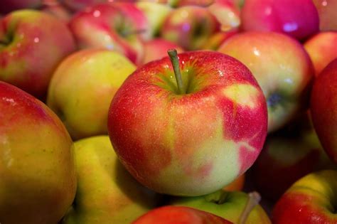 Apfel So Gesund Ist Er Wirklich Vitamine N Hrwerte Kalorien