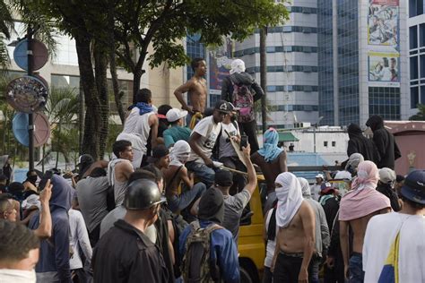 Venezuela Liberados 76 Adolescentes Detenidos Tras Las