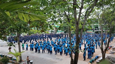 Rabu Sehat Dengan Senam Bersama Di Lapangan Sekolah Smp Bp Tahfidz At