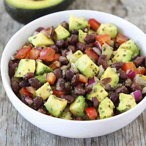 Ensalada De Tomatillo Frijoles Negros Y Aguacate Palta Espanol