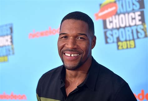 ‘i Love The Military’ Michael Strahan Apologizes For National Anthem Moment