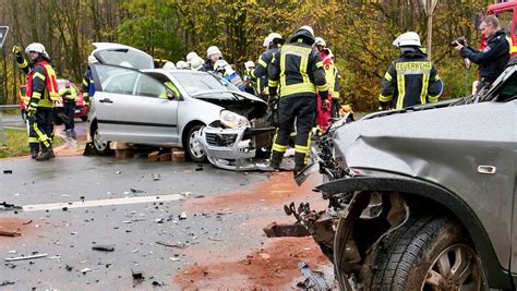 Zwei Schwerverletzte bei Zusammenstoß auf der Husener Straße in